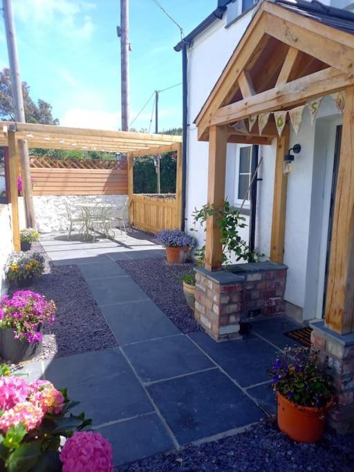 Cosy 2 Bed Cottage Between Snowdonia And The Sea Llandegai Luaran gambar