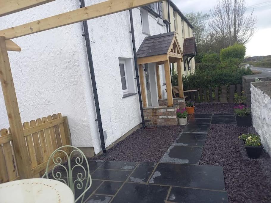 Cosy 2 Bed Cottage Between Snowdonia And The Sea Llandegai Luaran gambar